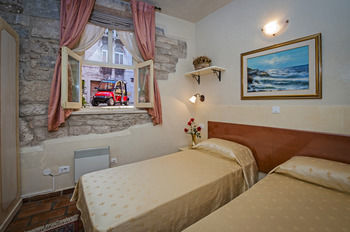 Residence Marco Polo Rovigno Esterno foto
